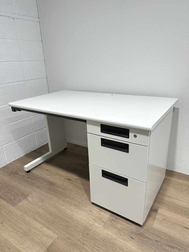 プラスフラットラインシリーズ 1200片袖デスク 商品画像1