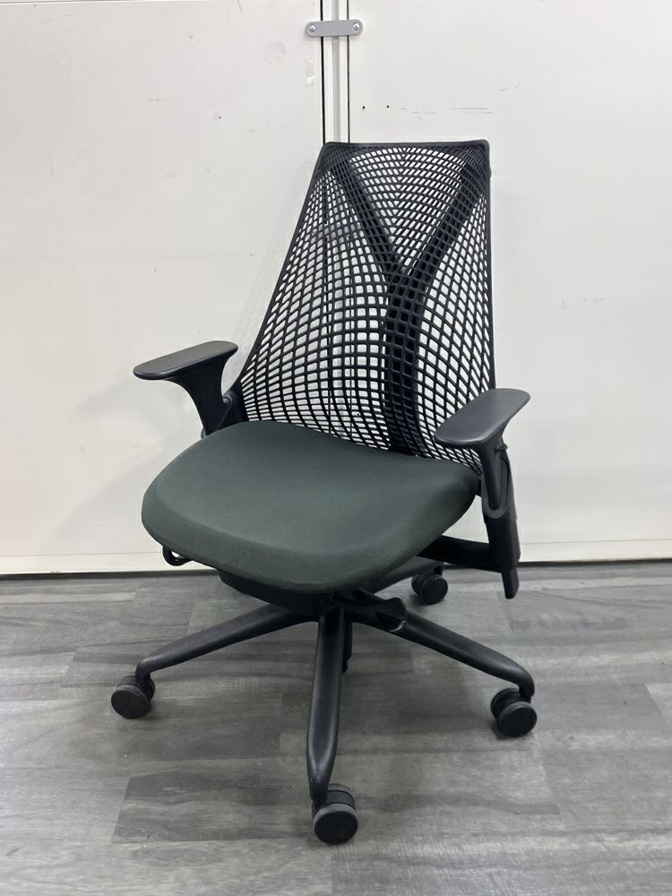 HermanMiller（ハーマンミラー）SAYL Chair(セイルチェア)シリーズ 可動肘付セイルチェア 商品画像1