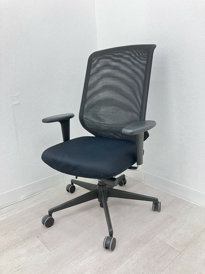 Vitra（ヴィトラ）MEDAPRO/メダプロチェア 可動肘付メダプロチェア 商品画像1
