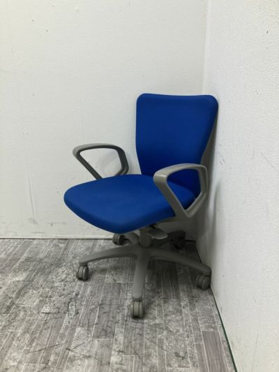 オカムラ 固定肘付カロッツァチェア