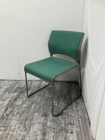 オカムラ スタッキングチェア