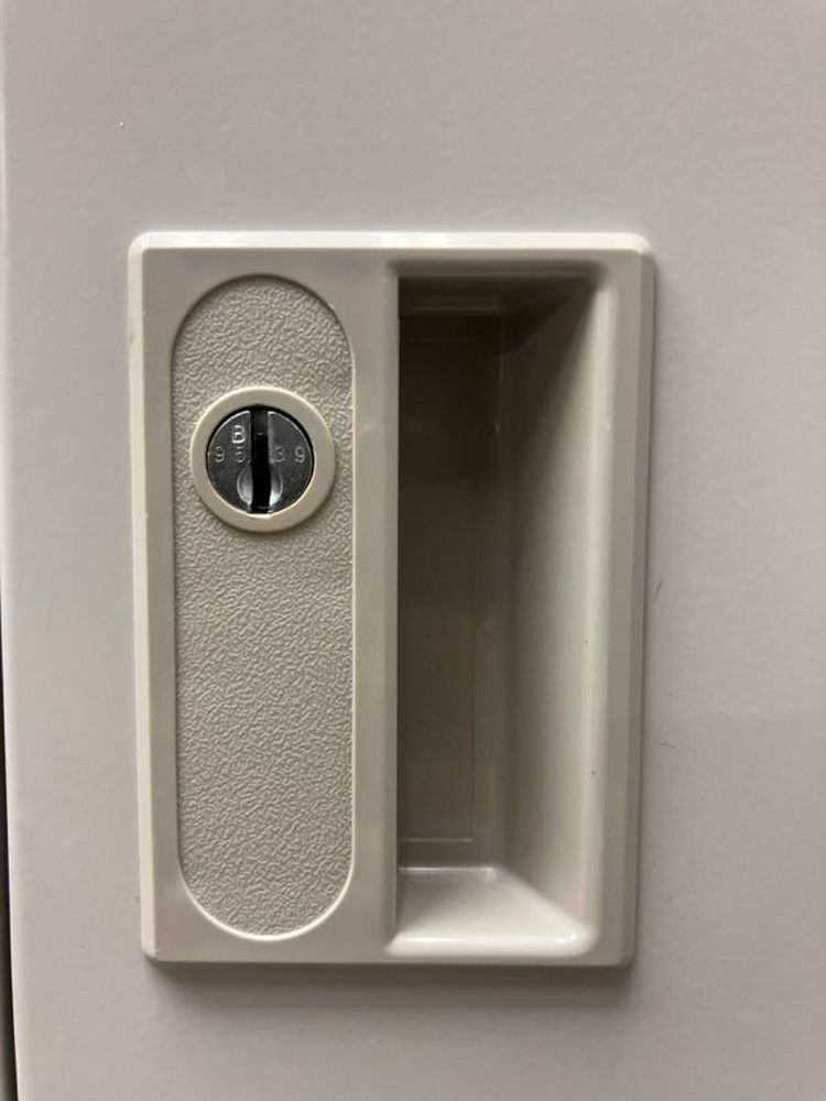 イトーキJ型シリーズ 4人用ロッカー 商品画像2