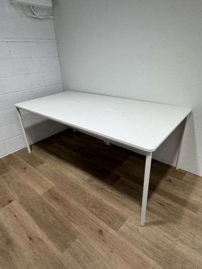 イトーキオリゴテーブルシリーズ ミーティングテーブル 商品画像1