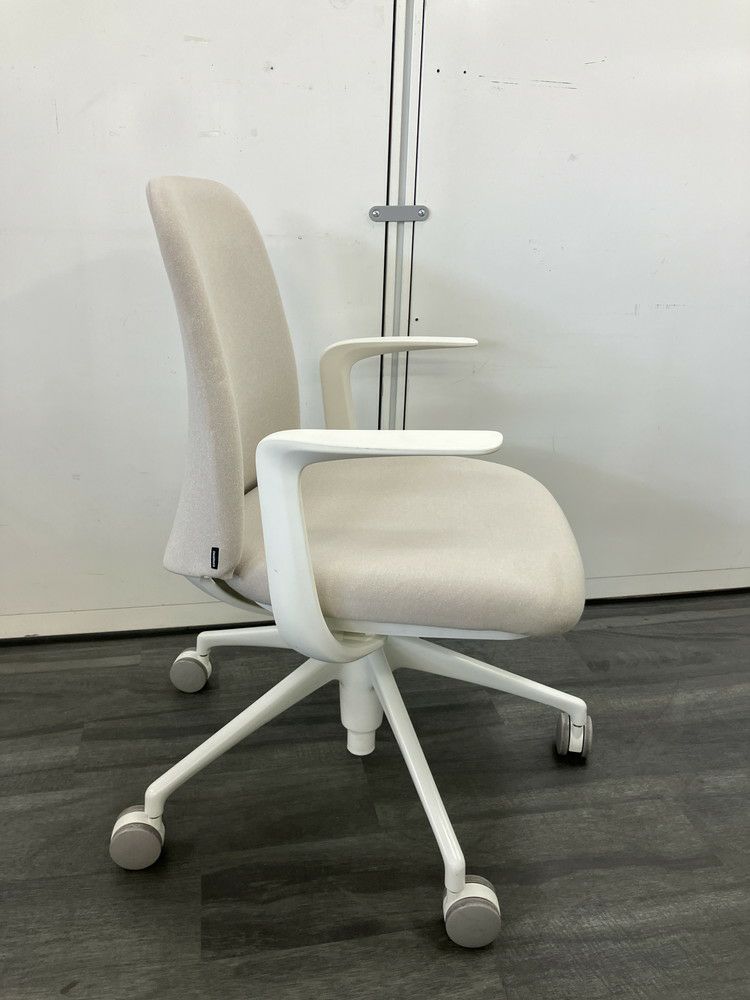 オカムラエントリー（ENTRY）チェア 固定肘付ライブスエントリーチェア 商品画像3