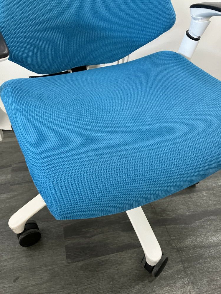 イトーキf(エフチェア)シリーズ 可動肘付エフチェア 商品画像3