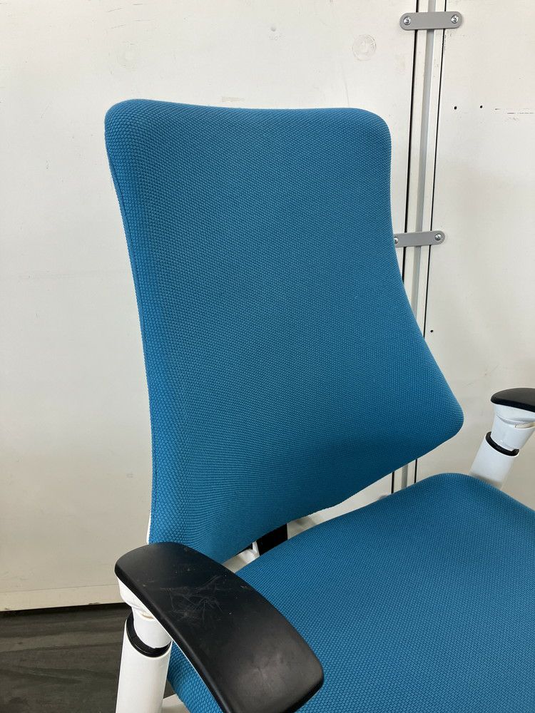 イトーキf(エフチェア)シリーズ 可動肘付エフチェア 商品画像5