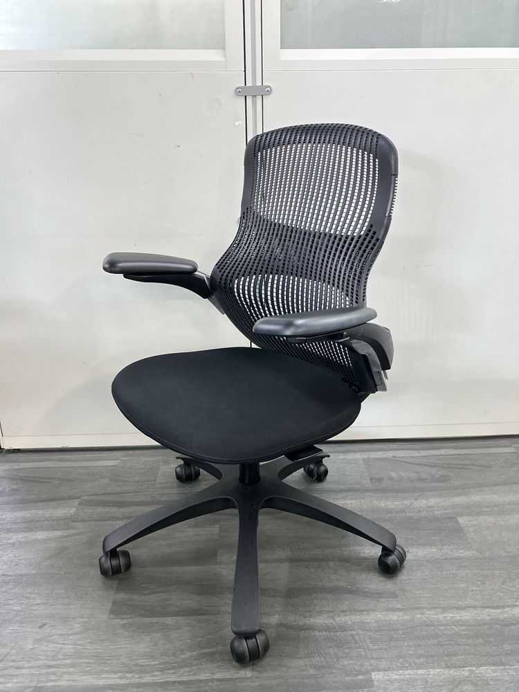 Knoll（ノール）Generation(ジェネレーション)チェア 可動肘付ジェネレーションチェア 商品画像1