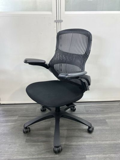 Knoll（ノール）Generation(ジェネレーション)チェア 可動肘付ジェネレーションチェア 商品画像1
