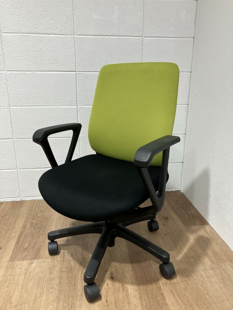 イトーキtorte(トルテ)チェア 固定肘付トルテRチェア 商品画像1