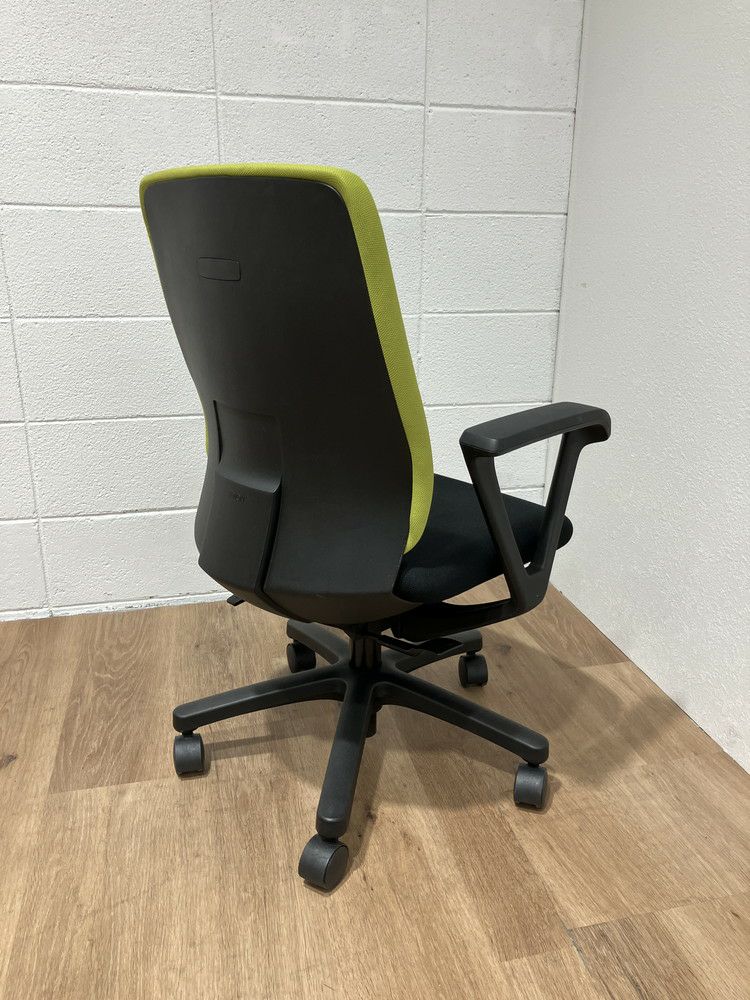 イトーキtorte(トルテ)チェア 固定肘付トルテRチェア 商品画像2