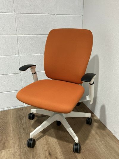 イトーキfulgo(フルゴ)チェア 可動肘付フルゴチェア 商品画像1