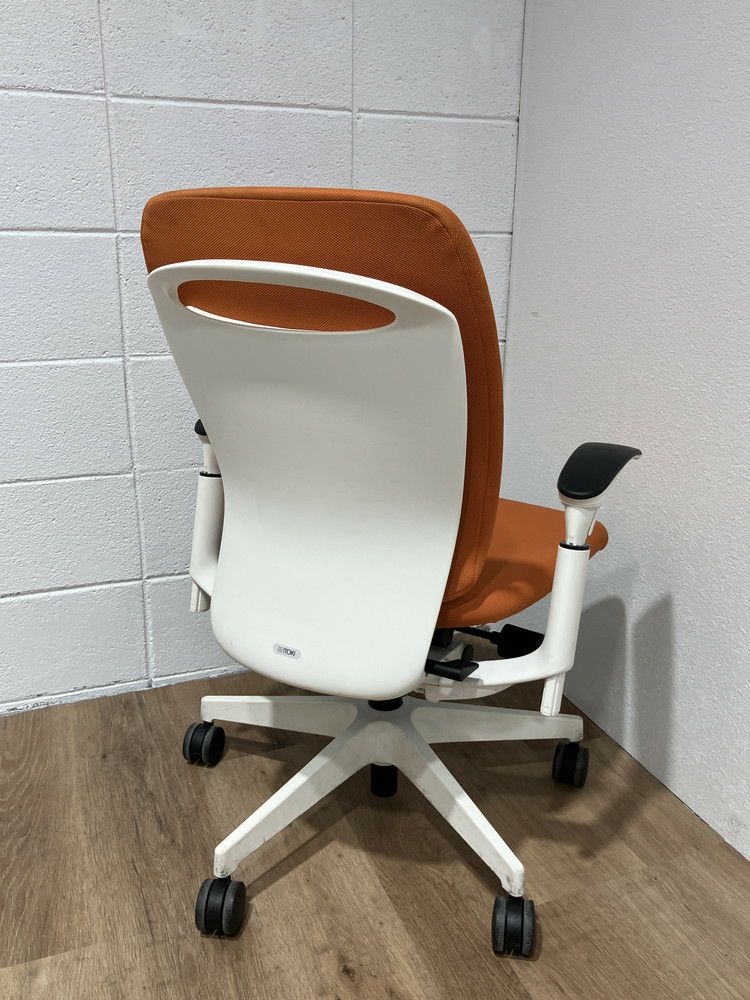 イトーキfulgo(フルゴ)チェア 可動肘付フルゴチェア 商品画像2