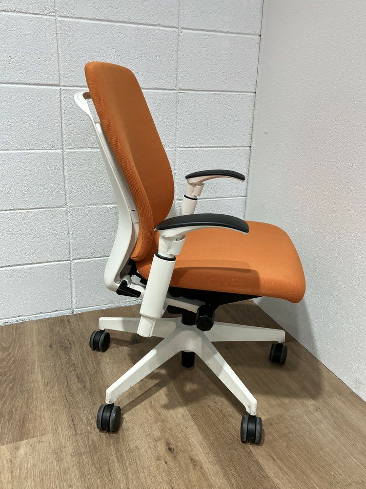 イトーキfulgo(フルゴ)チェア 可動肘付フルゴチェア 商品画像3