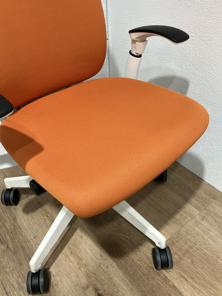 イトーキfulgo(フルゴ)チェア 可動肘付フルゴチェア 商品画像4