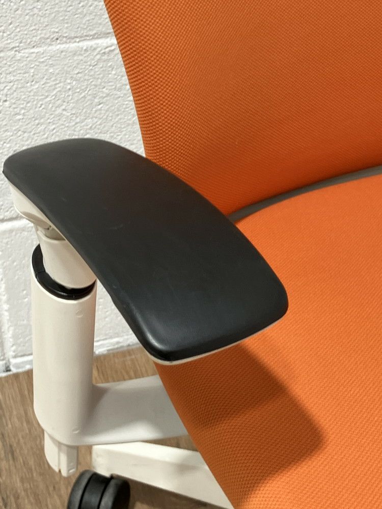 イトーキfulgo(フルゴ)チェア 可動肘付フルゴチェア 商品画像6