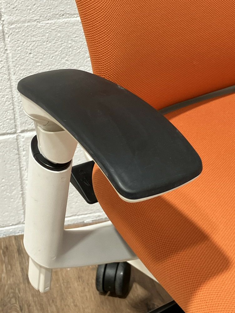 イトーキfulgo(フルゴ)チェア 可動肘付フルゴチェア 商品画像6