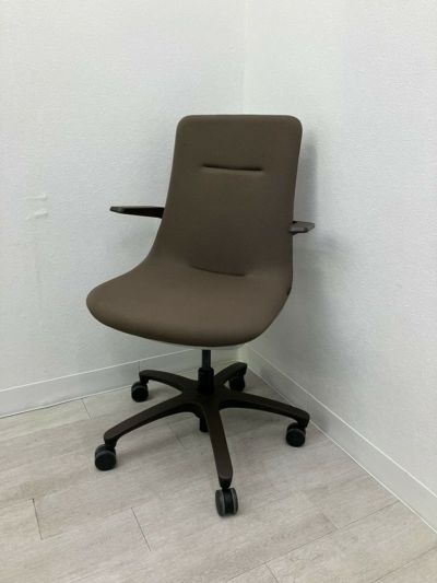 イトーキ 固定肘付モーブチェア