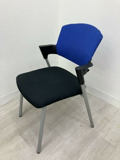 コクヨプロッティシリーズ スタッキングチェア 商品画像1