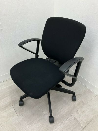 イトーキプラオ（PRAO）チェア 固定肘付プラオチェア 商品画像1
