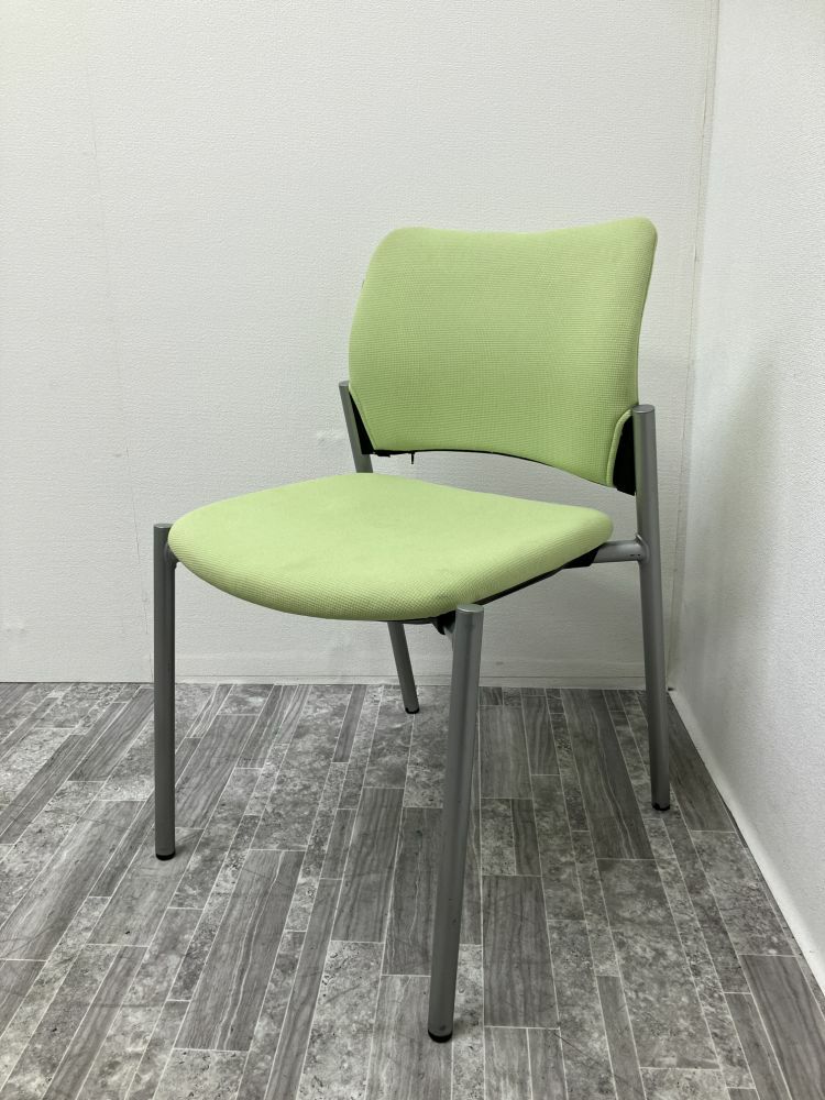 オカムラ8147シリーズ スタッキングチェア 商品画像1