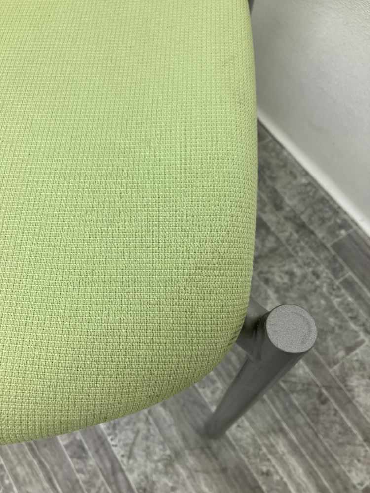 オカムラ8147シリーズ スタッキングチェア 商品画像4