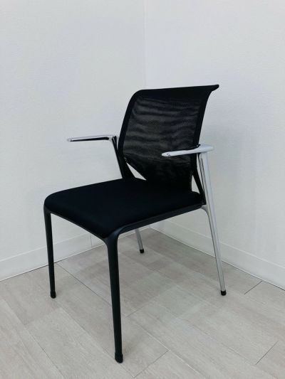 Vitra（ヴィトラ）Meda Slim(メダスリム) シリーズ スタッキングチェア 商品画像1