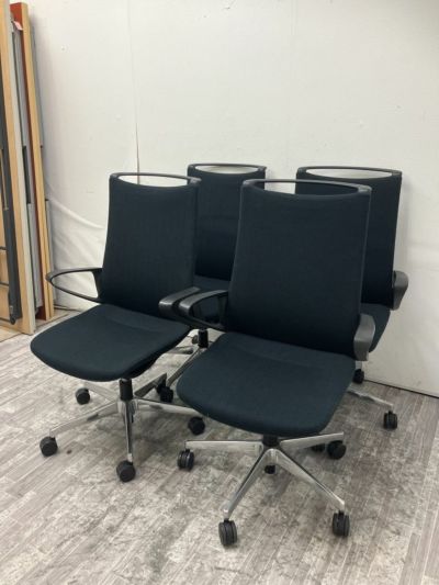 オカムラmode(モード)シリーズ 固定肘付モードチェア4脚セット 商品画像1