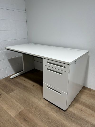 イトーキCZRシリーズ 1400片袖デスク 商品画像1