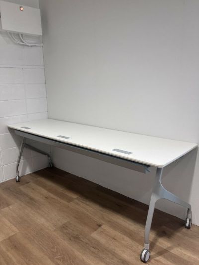 コクヨエピファイ(EPIPHY)シリーズ 平行スタックテーブル 商品画像1