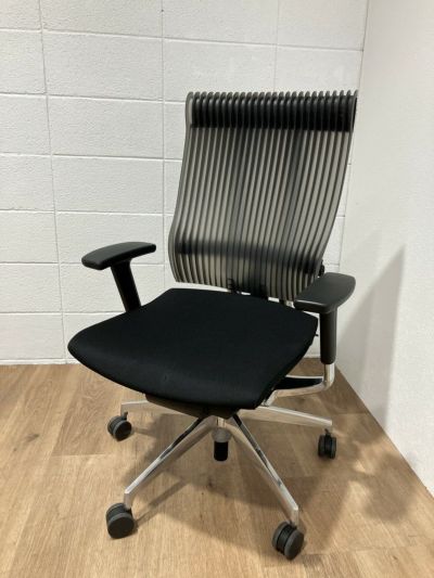 イトーキ可動肘付スピーナチェア 商品画像1