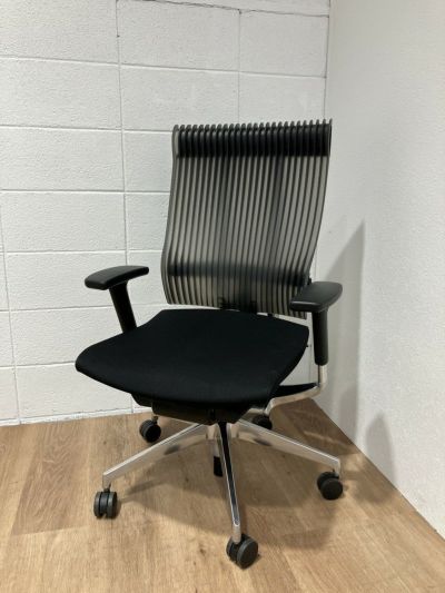 イトーキ 可動肘付スピーナチェア