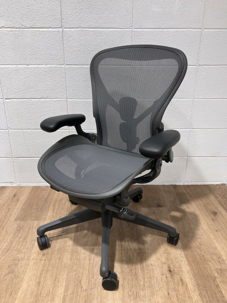HermanMiller（ハーマンミラー）アーロンチェア 可動肘付アーロンチェア 商品画像1
