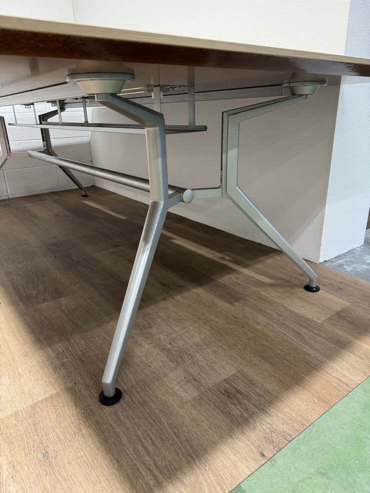 イトーキDDシリーズ 2400ミーティングテーブル 商品画像6