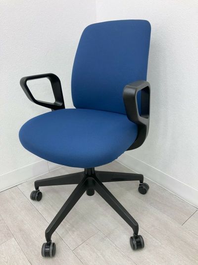コクヨElua(エルア)シリーズ 固定肘付エルアチェア 商品画像1