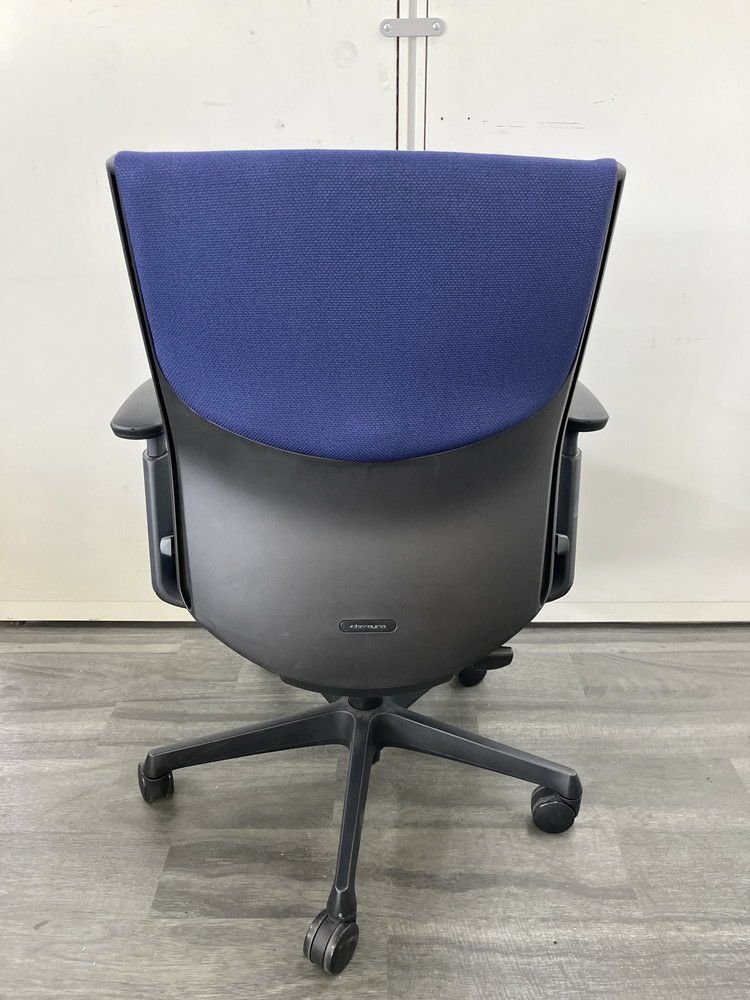 オカムラESCUDO(エスクード)チェア 可動肘付エスクードチェア 商品画像4