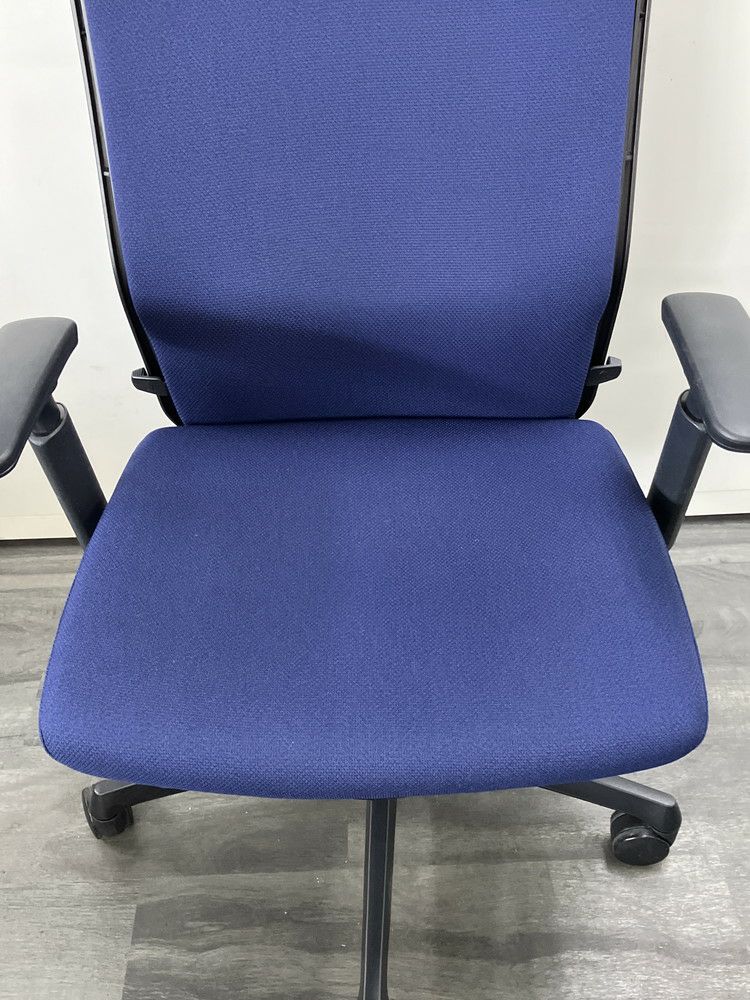 オカムラESCUDO(エスクード)チェア 可動肘付エスクードチェア 商品画像9