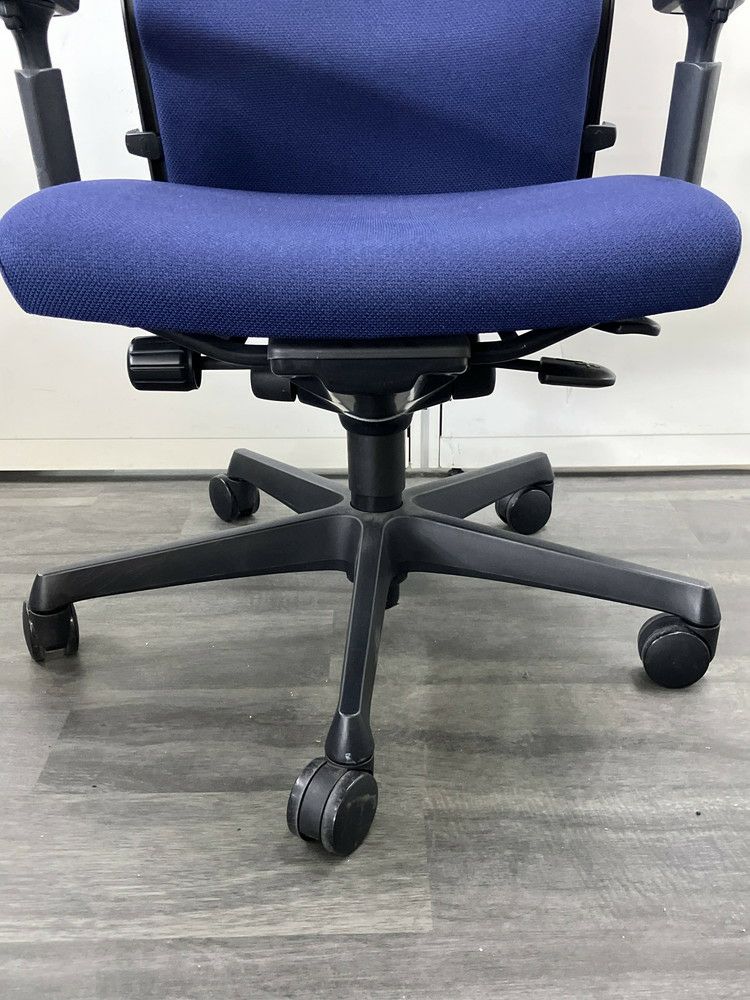 オカムラESCUDO(エスクード)チェア 可動肘付エスクードチェア 商品画像12