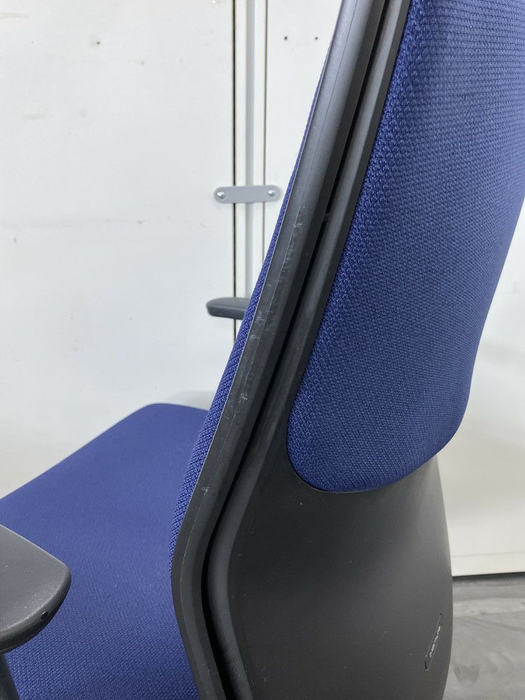 オカムラESCUDO(エスクード)チェア 可動肘付エスクードチェア 商品画像16