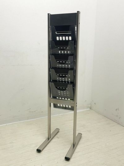 FIRST パンフレットスタンド