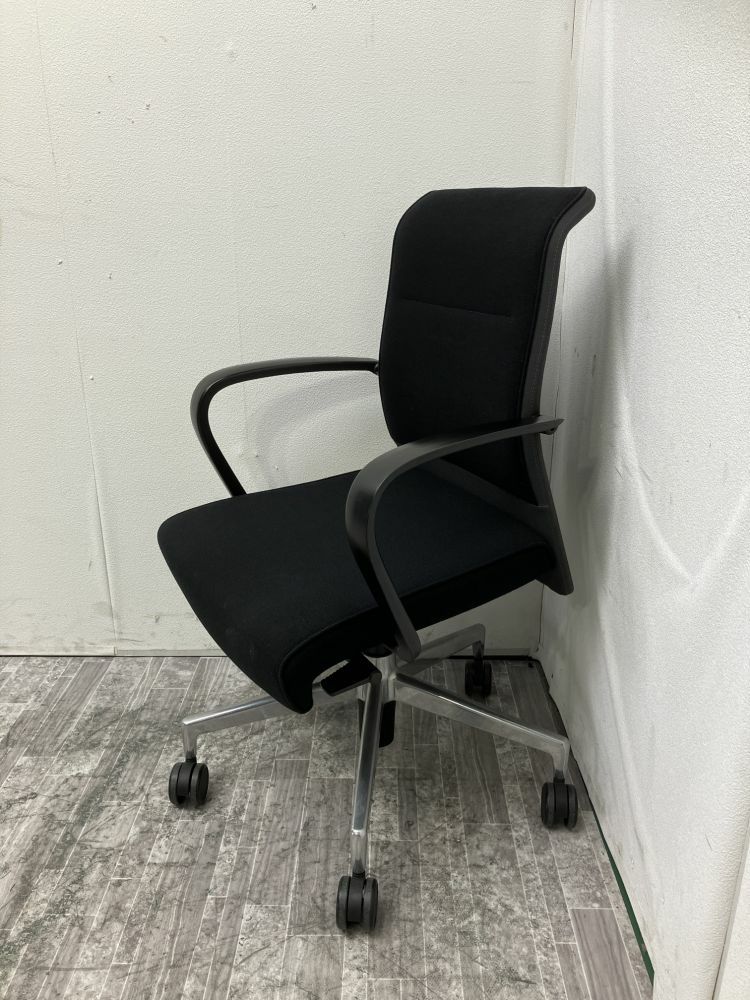 ホウトクKusch+Co 固定肘付ミーティングチェア 商品画像1