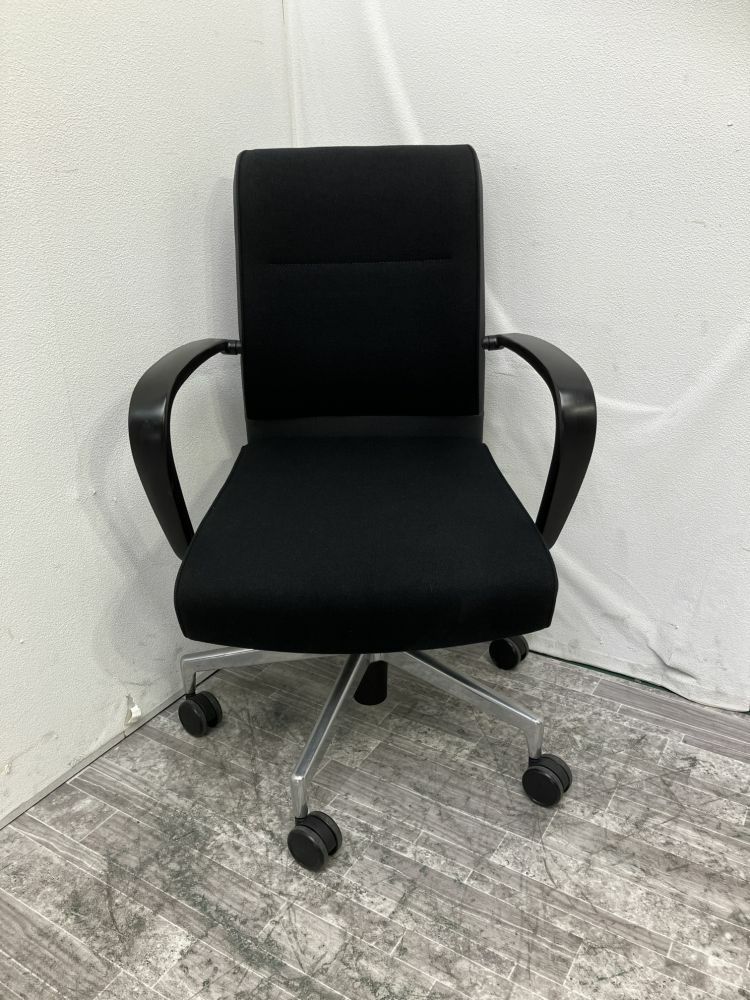 ホウトクKusch+Co 固定肘付ミーティングチェア 商品画像2