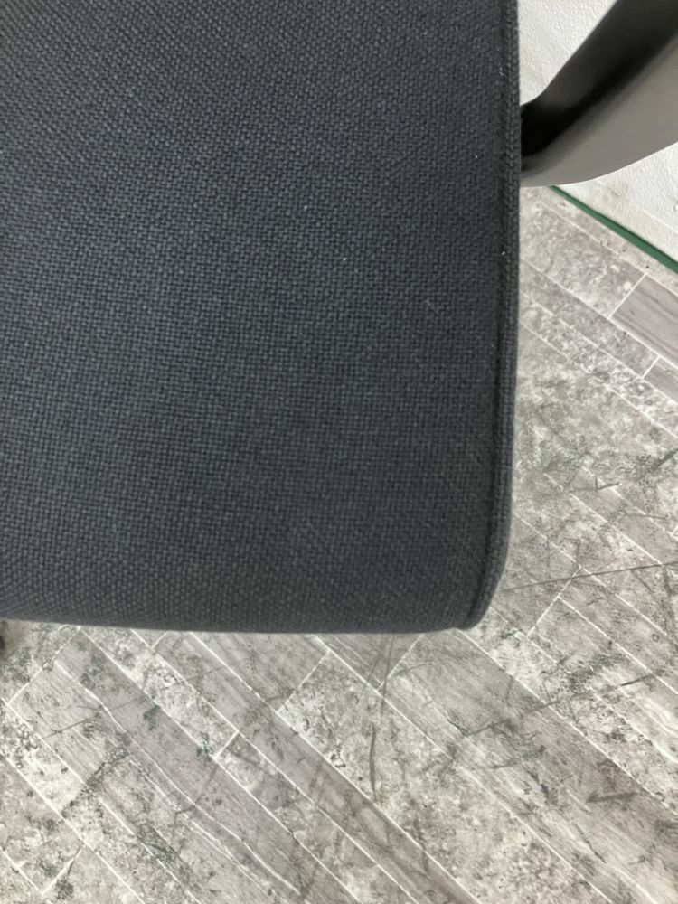 ホウトクKusch+Co 固定肘付ミーティングチェア 商品画像4