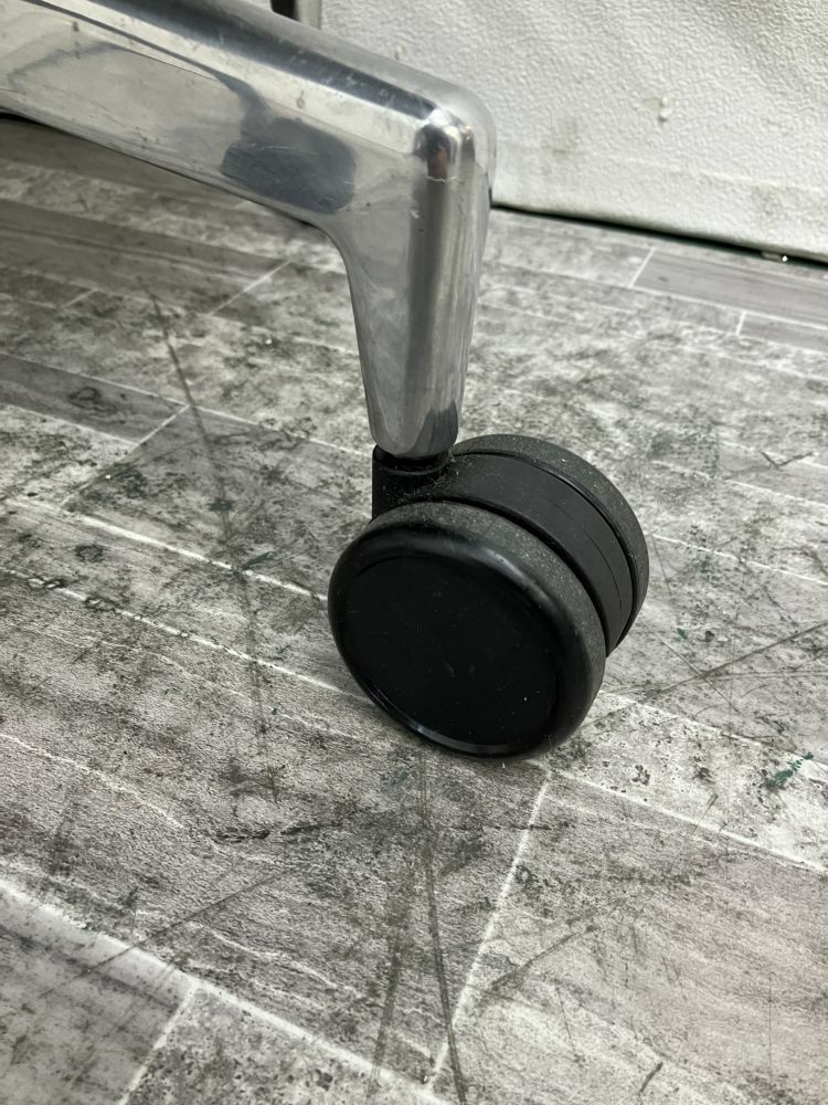 ホウトクKusch+Co 固定肘付ミーティングチェア 商品画像5