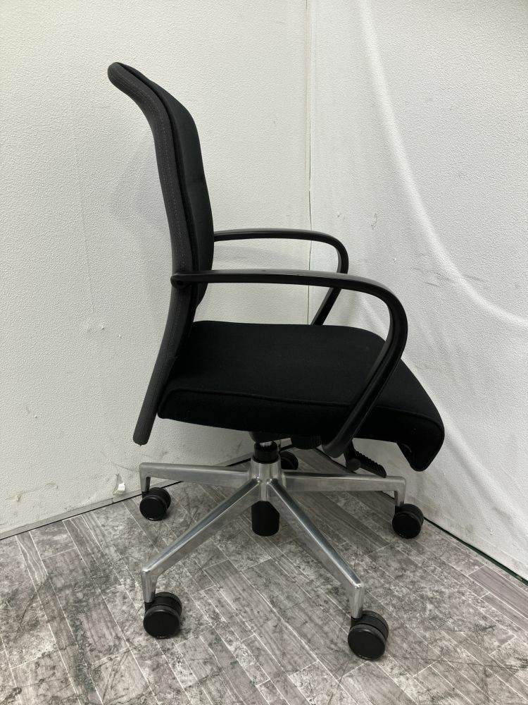 ホウトクKusch+Co 固定肘付ミーティングチェア 商品画像7