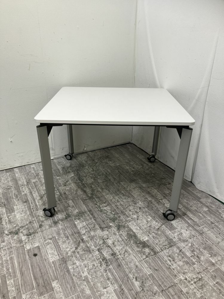 イトーキキャスター付900角テーブル 商品画像1