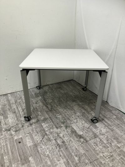 イトーキ キャスター付900角テーブル