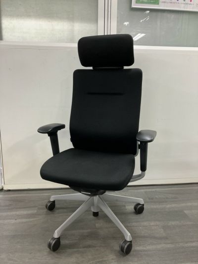 オカムラ 可動肘付コーラルチェア