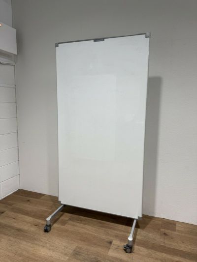 コクヨホワイトボードパーテーション 商品画像1