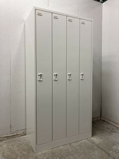 オカムラFZタイプシリーズ 4人用ロッカー 商品画像1