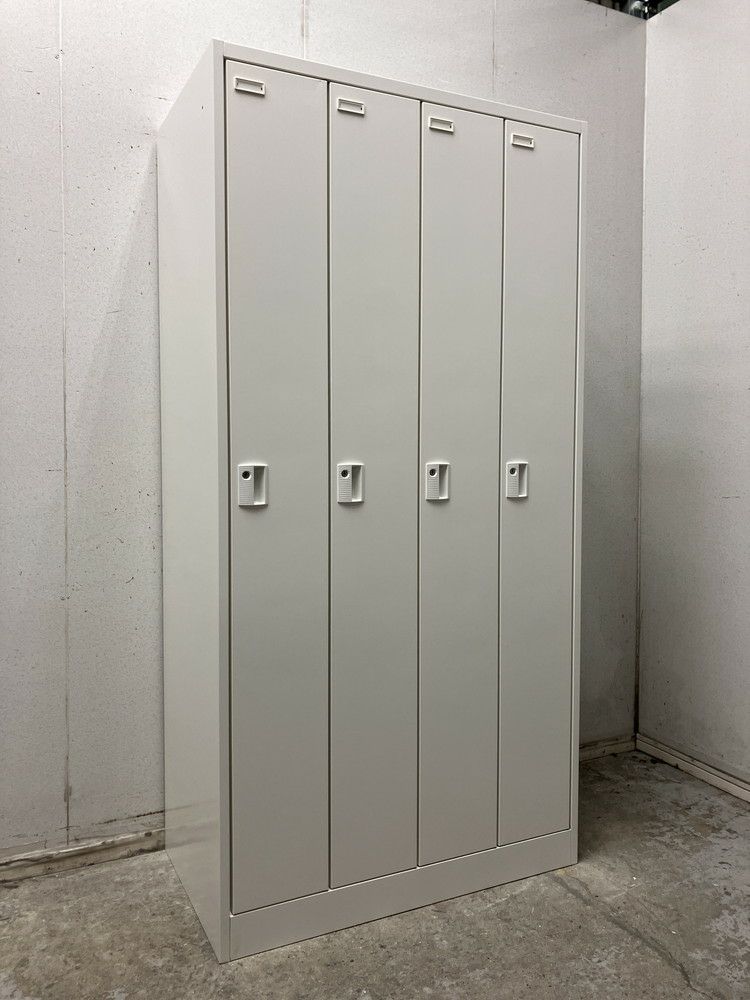 オカムラFZタイプシリーズ 4人用ロッカー 商品画像1